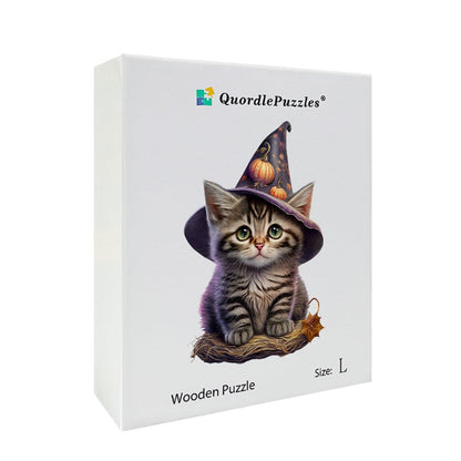 Söt kattunge och Halloween-pumpa